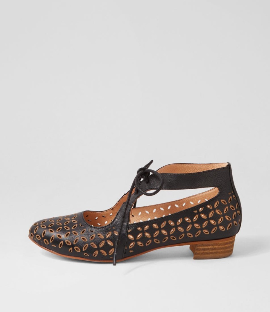 DJANGO & JULIETTE Eldon Black Tan Leather Lace Up Flats | Flats