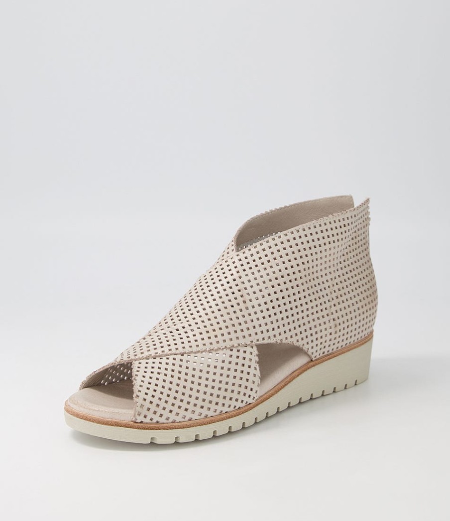 TOP END Gwisse Stone Leather Sandals | Wedges