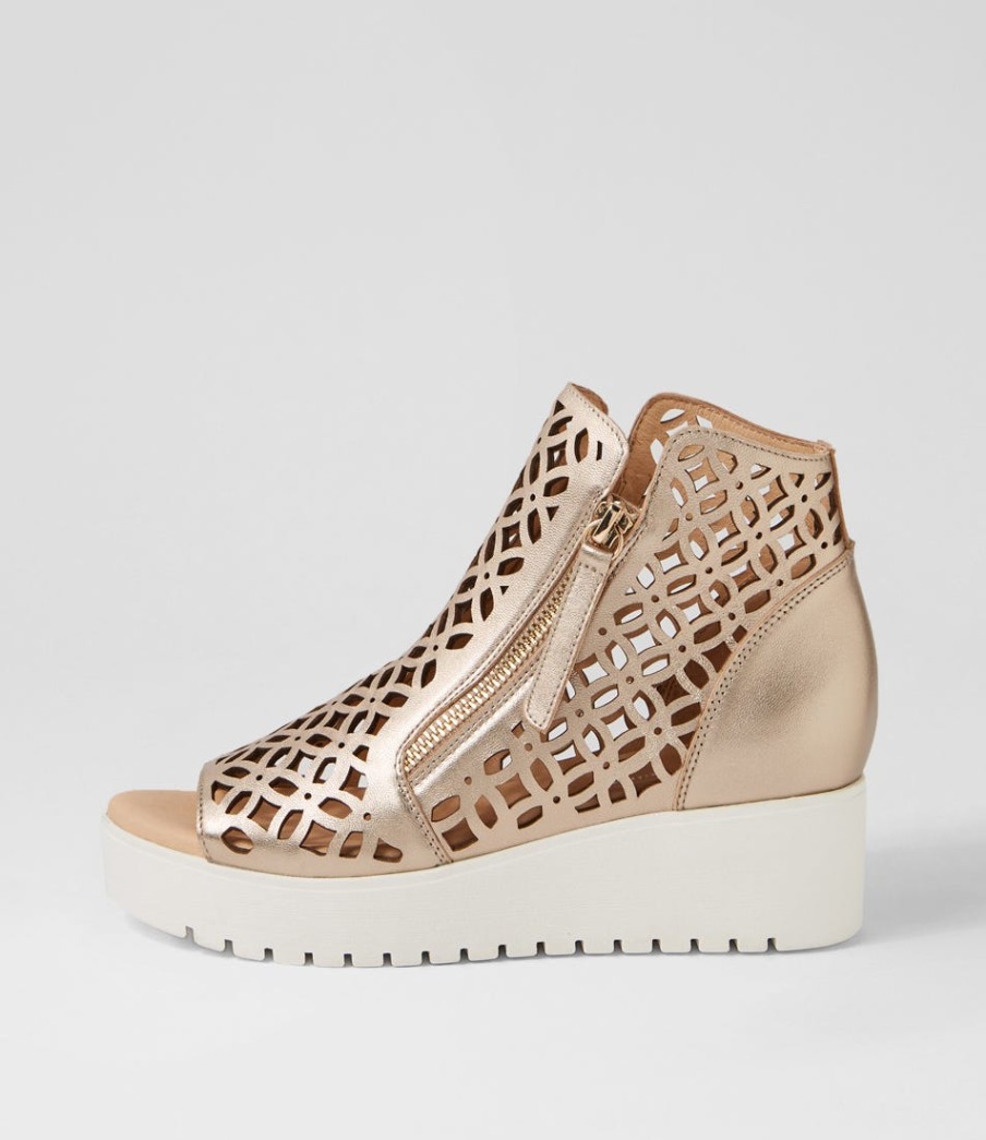 DJANGO & JULIETTE Olizzi Champagne White Leather Sandals | Wedges